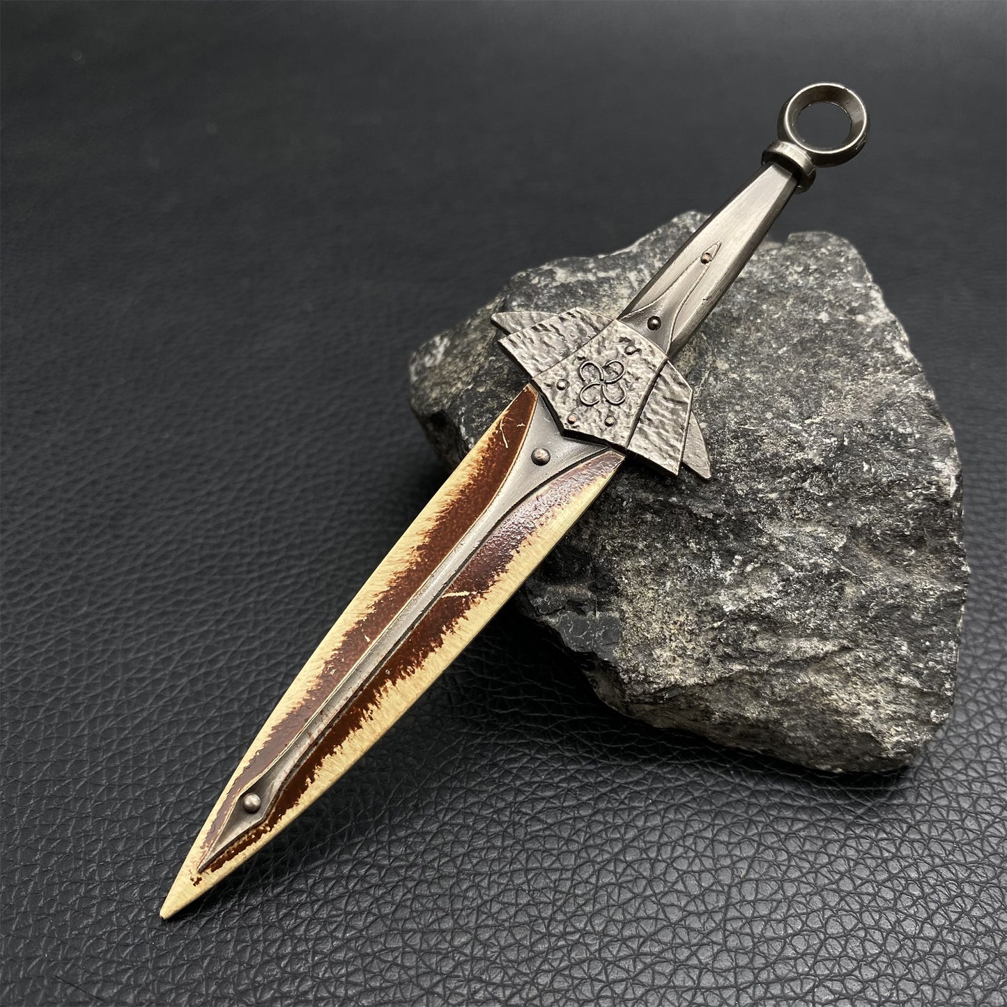 1/6 Skyrim Dragonbone Dagger Miniature