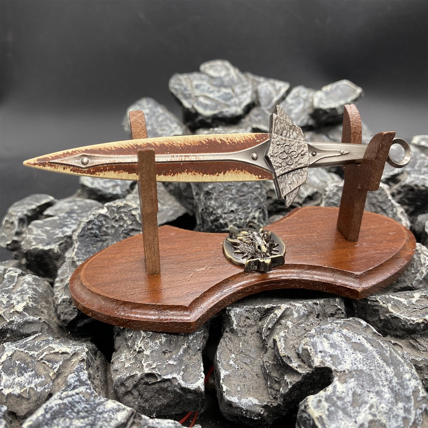 1/6 Skyrim Dragonbone Dagger Miniature
