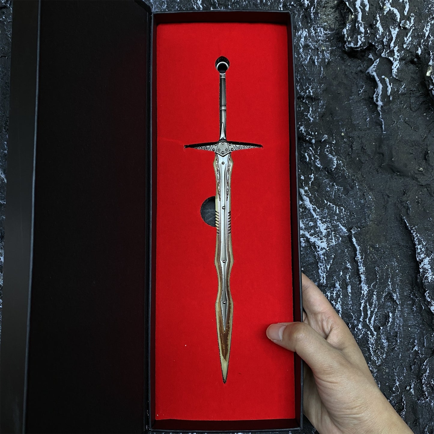 1:6 Dragonbone Greatsword Metal Miniature Gift Box