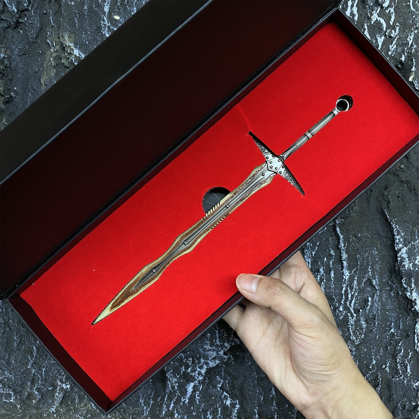 1:6 Dragonbone Greatsword Metal Miniature Gift Box