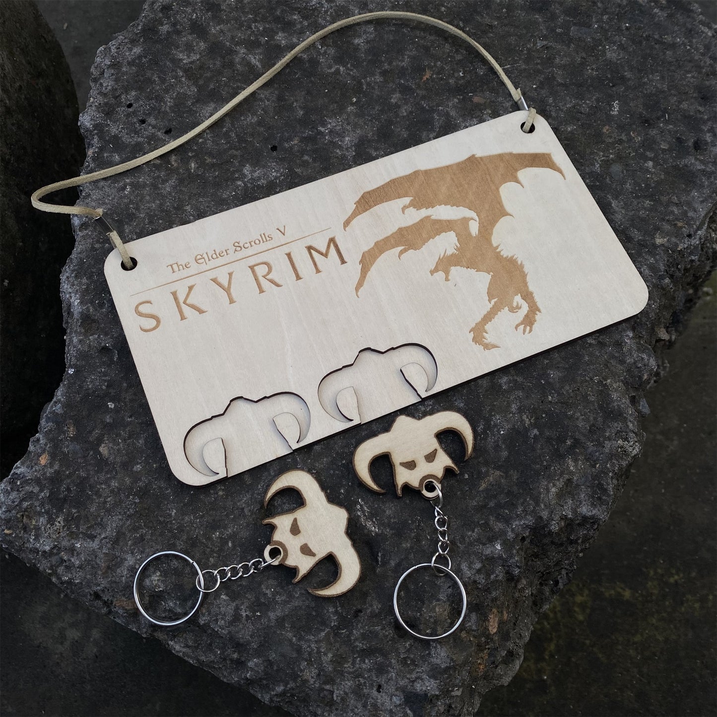 Skyrim Dragonborn Alduin Wooden Keychain Plate