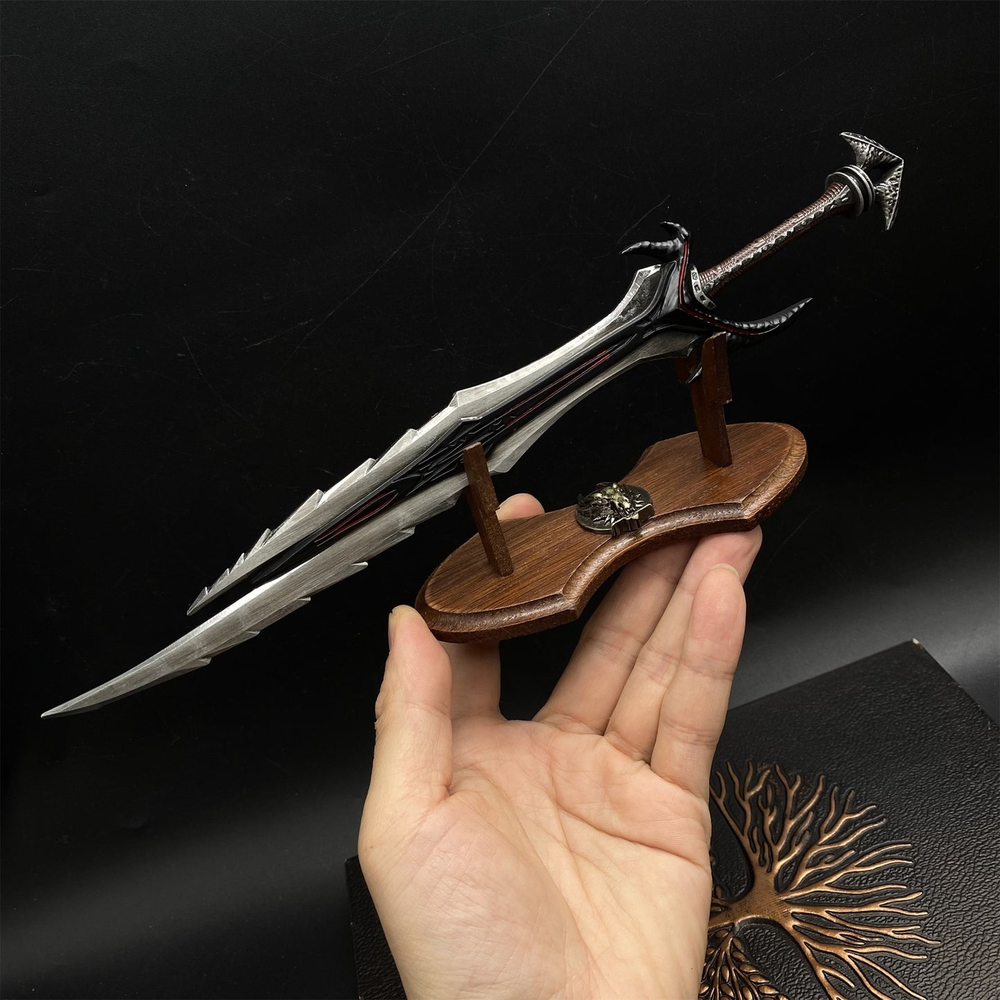Two Hand Warrior Skyrim Daedric Great Sword