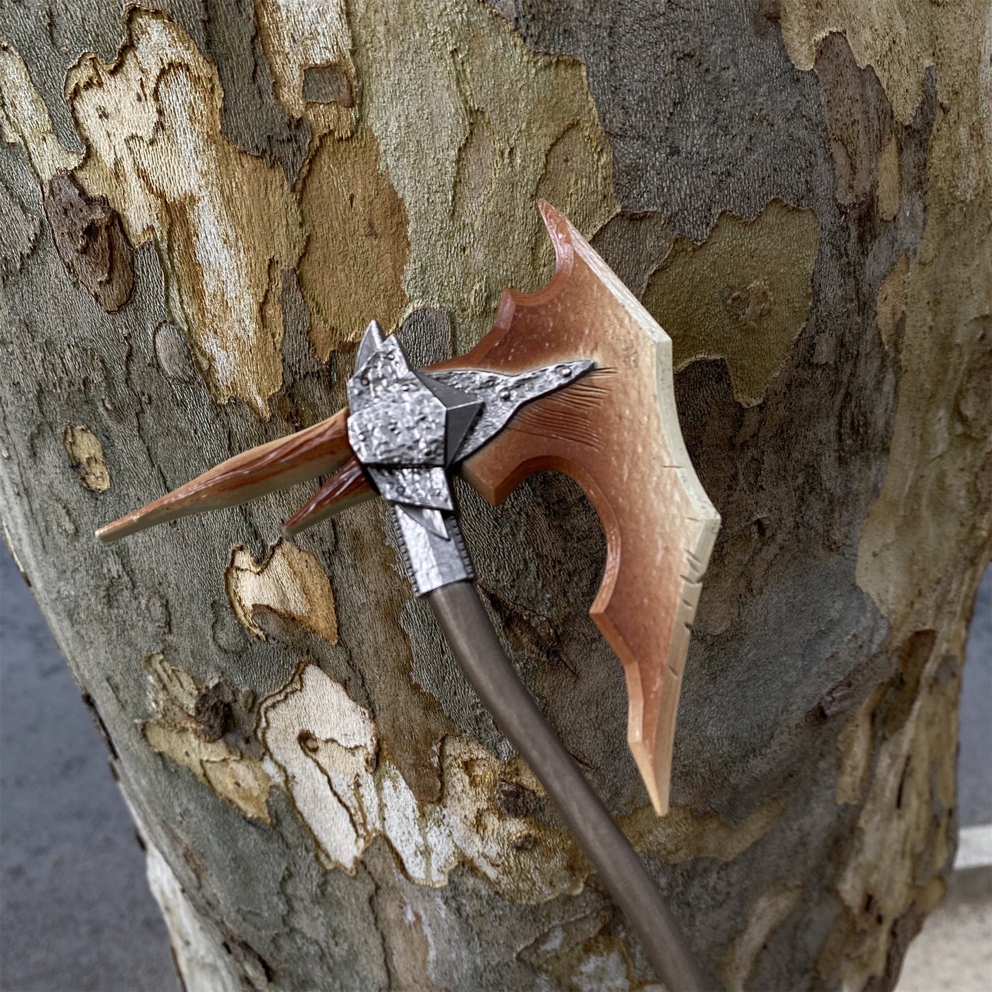 1:6 Dragonbone Battleaxe Metal Miniature Gift Box