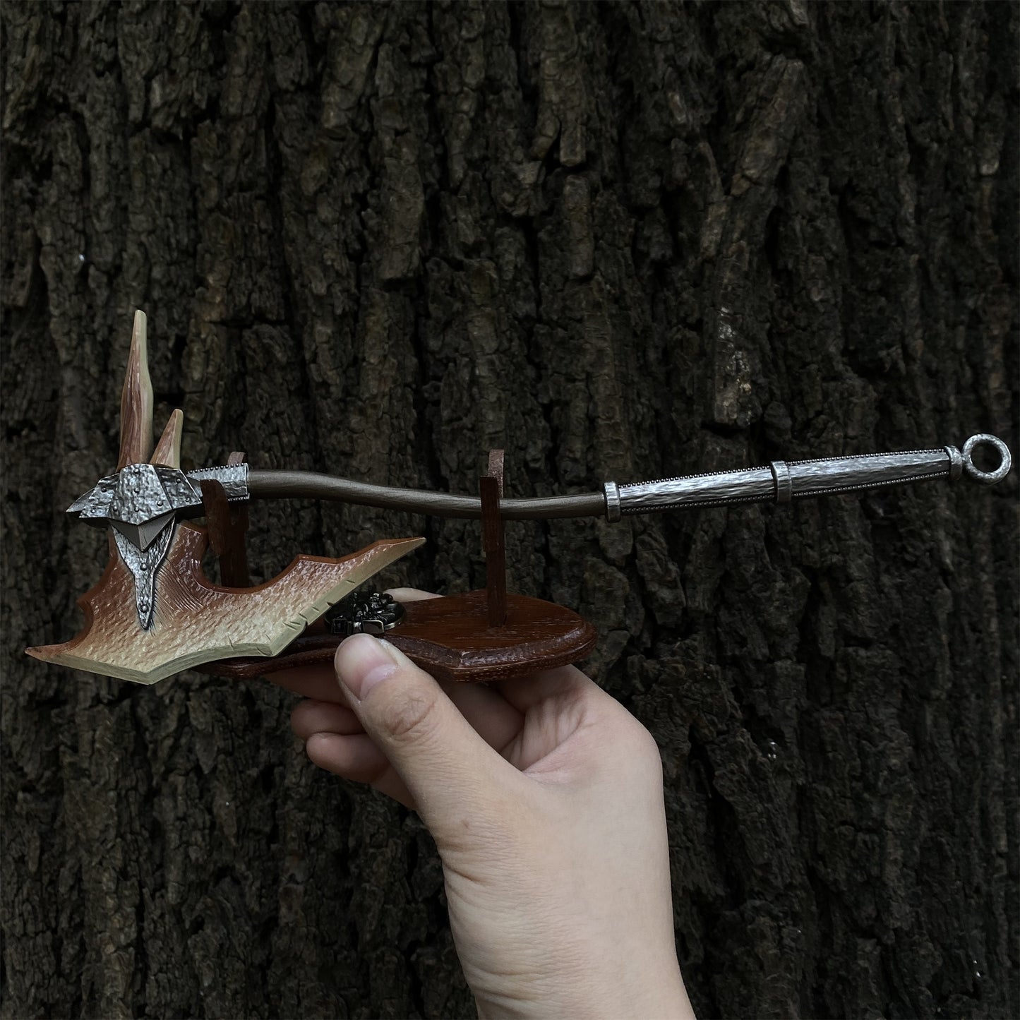 1:6 Dragonbone Battleaxe Metal Miniature Gift Box