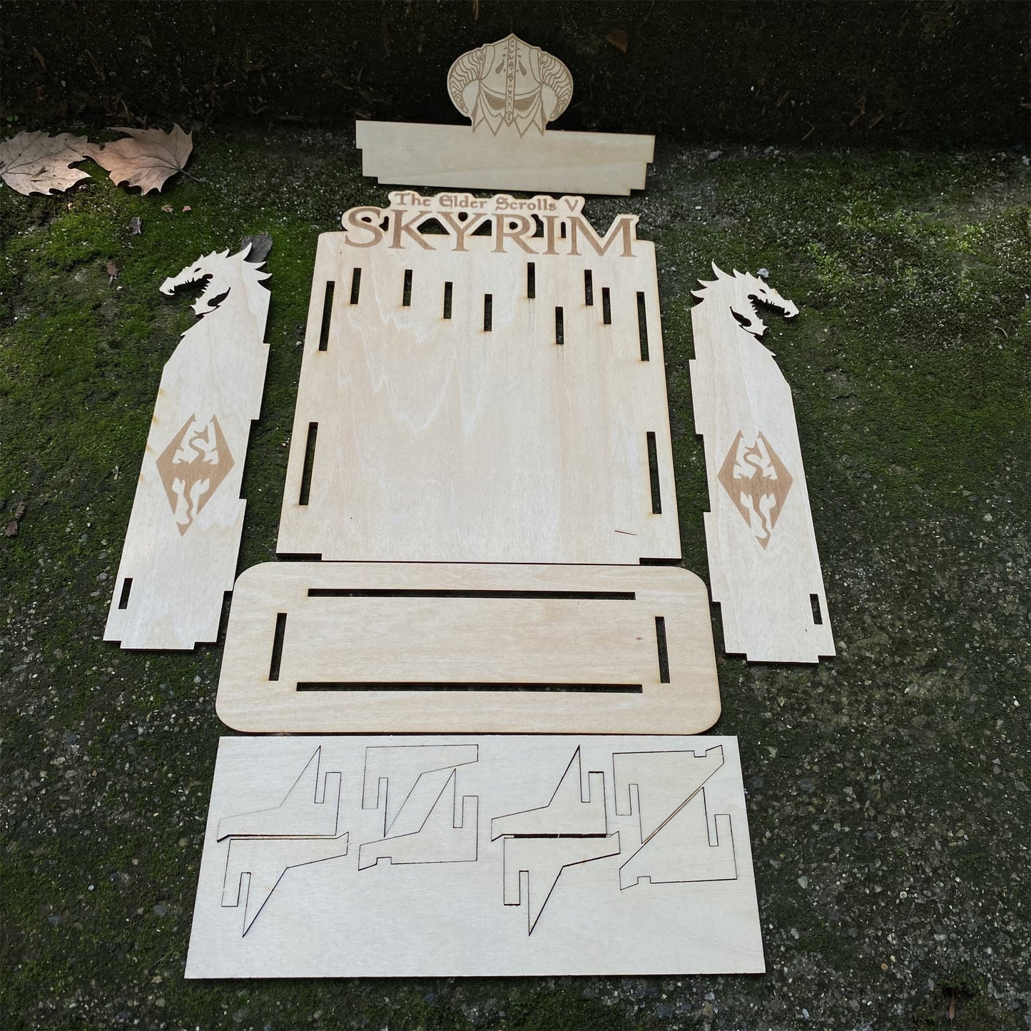Skyrim Daedric Weapons 4 In 1 Pack With 3D Wooden Stand