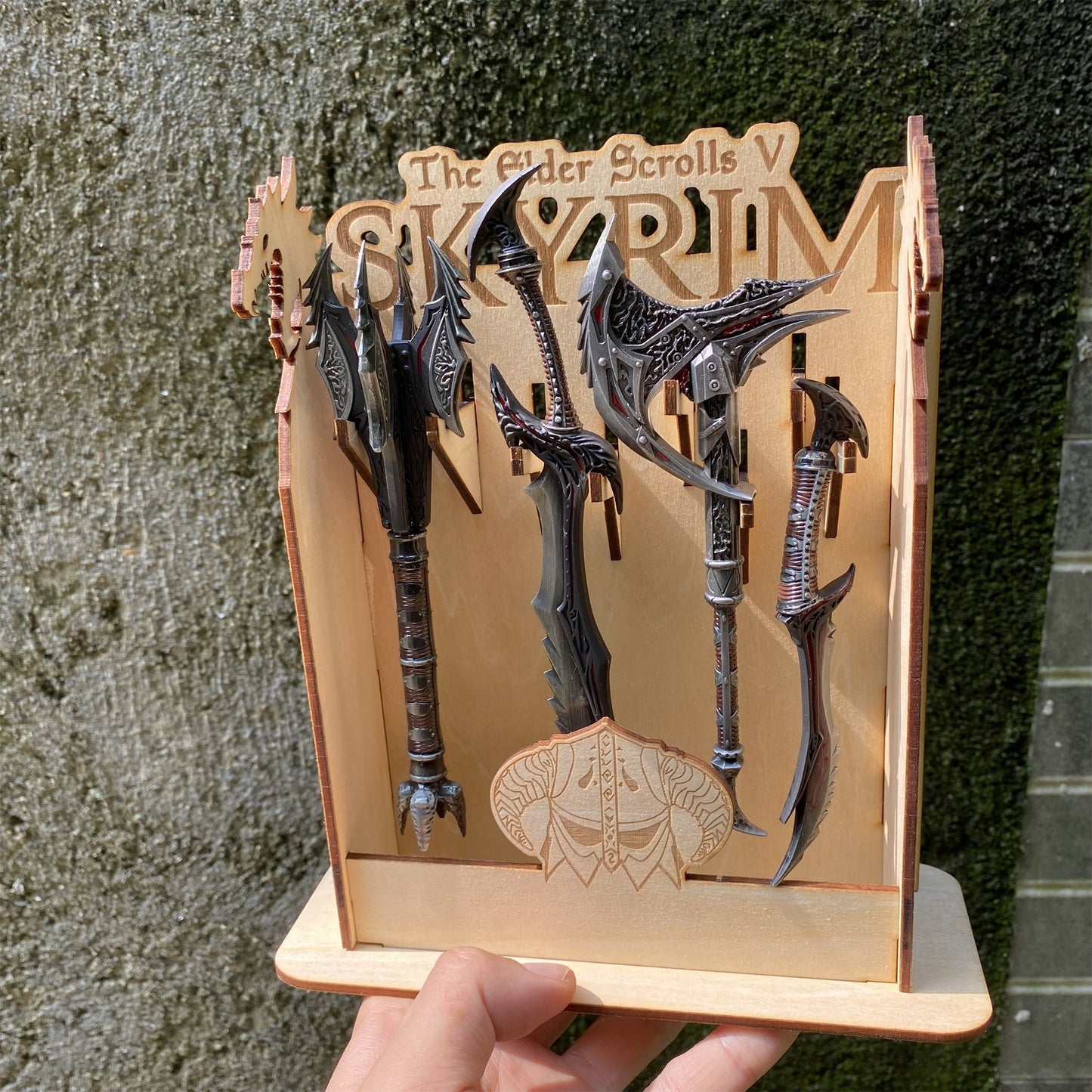 Skyrim Daedric Weapons 4 In 1 Pack With 3D Wooden Stand