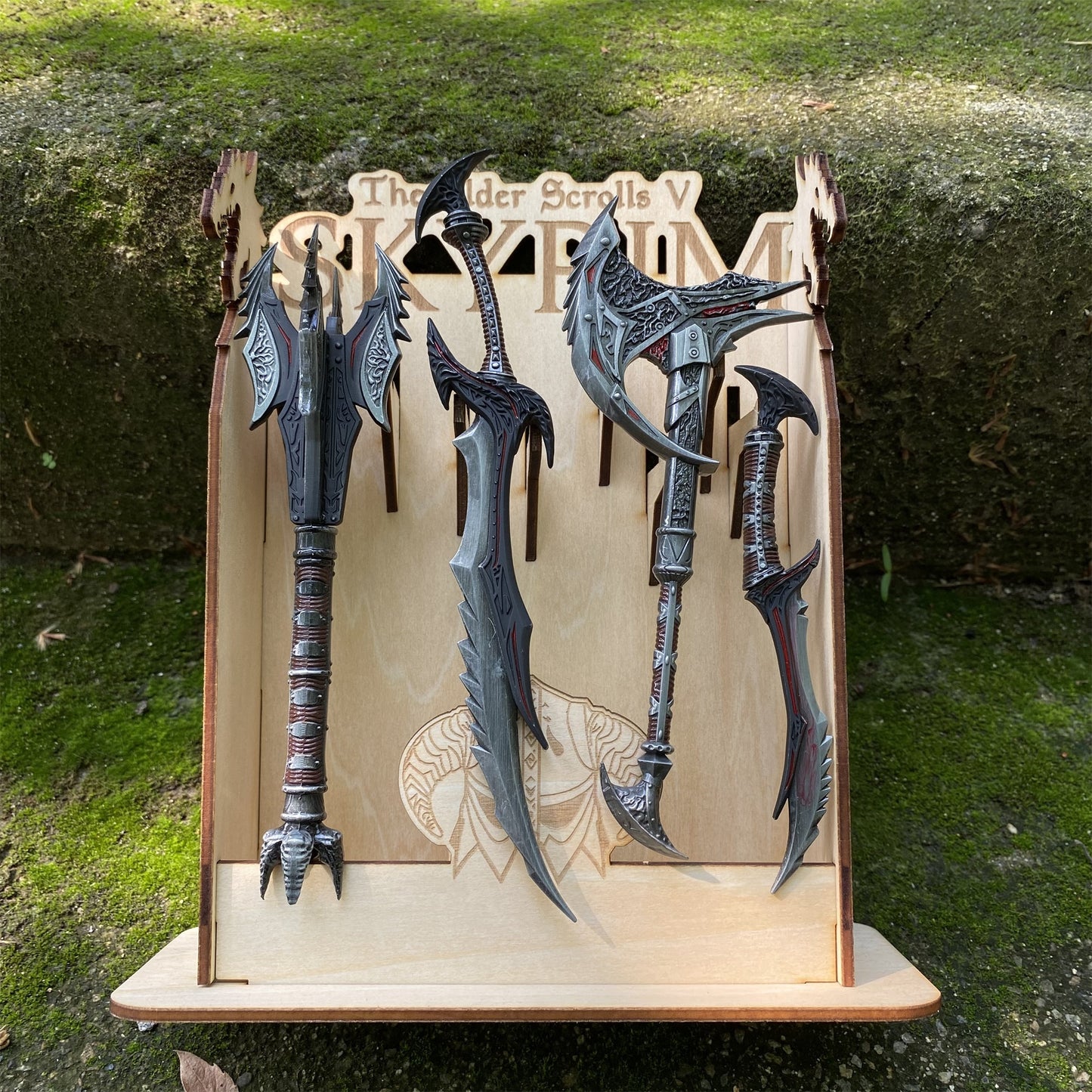 Skyrim Daedric Weapons 4 In 1 Pack With 3D Wooden Stand