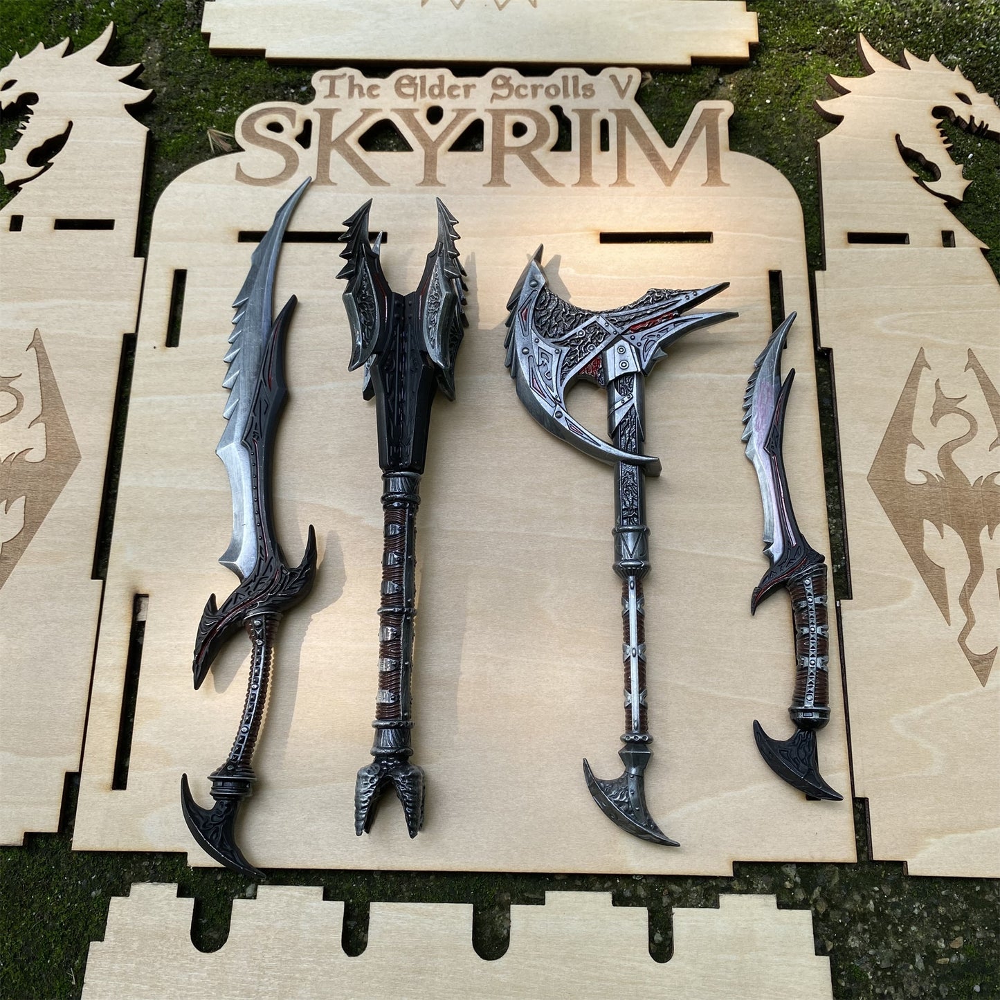 4 in 1 Skyrim Daedric Weapon With Handmade Wooden Stand