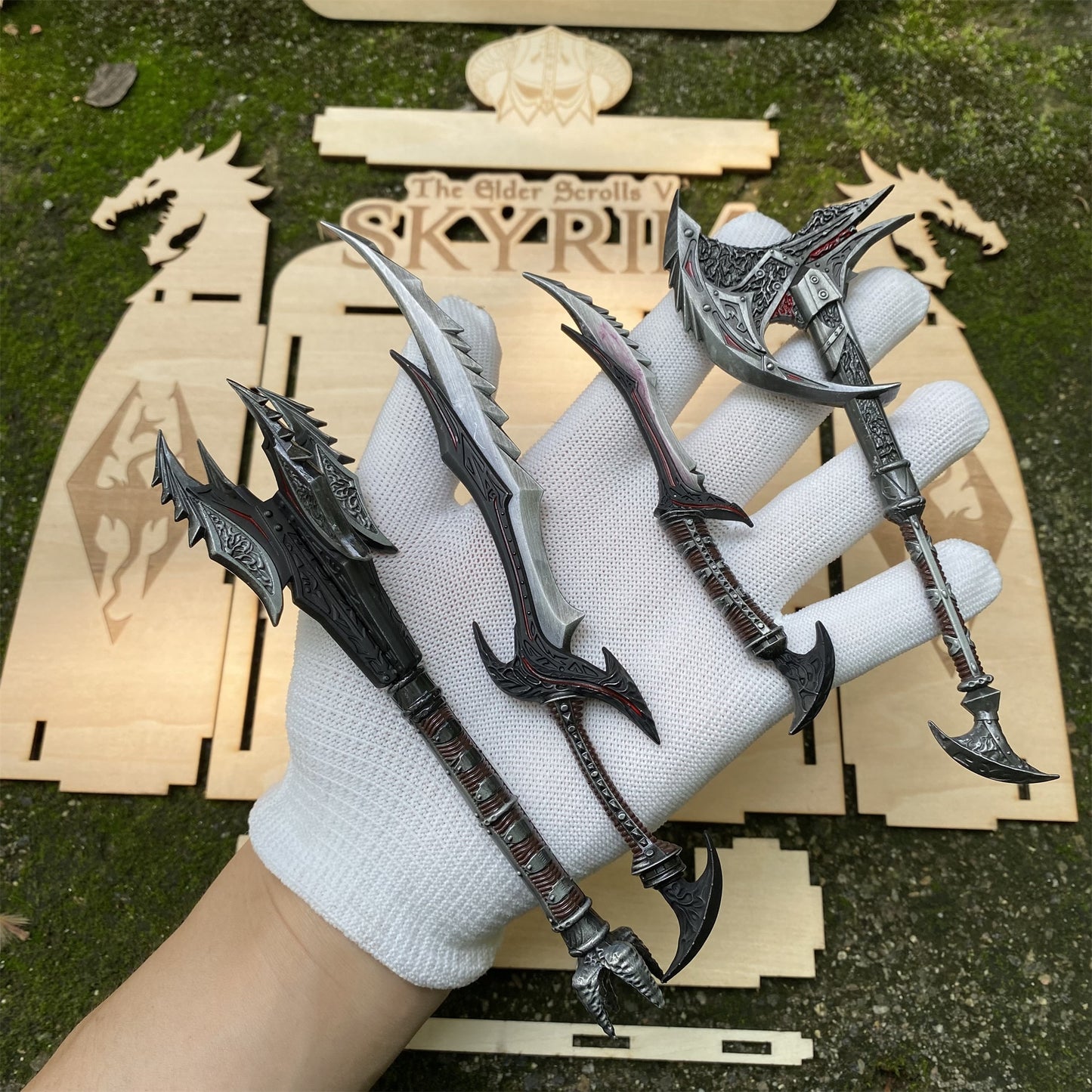 4 in 1 Skyrim Daedric Weapon With Handmade Wooden Stand